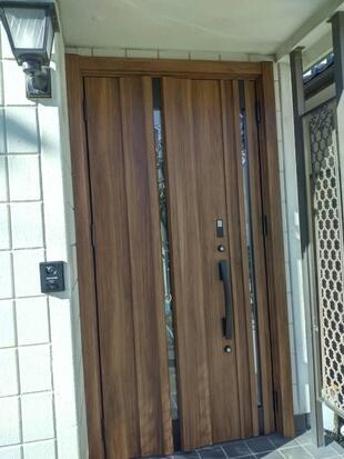 玄関ドアをリシェントで（カバー工法）1日施工！