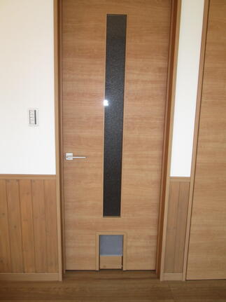 ペットちゃん自由に出入り！リビングドア