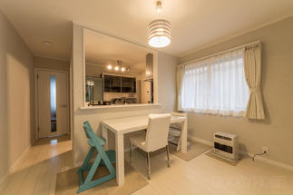 キッチンとコミュニケーションの取れるダイニング