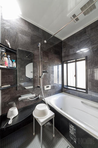 カビに悩んだ浴室は乾燥機がつき汚れにくいユニットバスへ