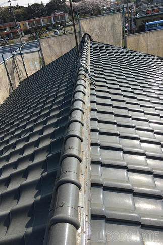 崩れた屋根瓦の積み直し