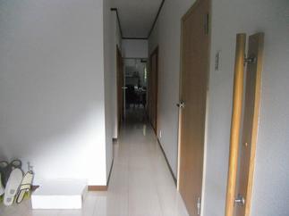 廊下のｸﾛｽ貼替え