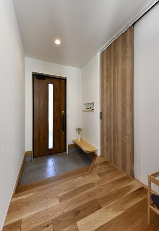 物を置かないすっきりキレイな玄関