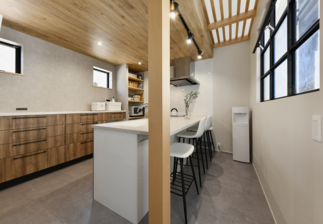 開放的なペニンシュラキッチン