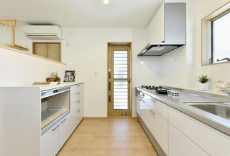 コンパクトで使い易いキッチン