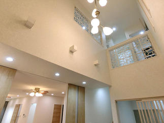 エントランス吹き抜け