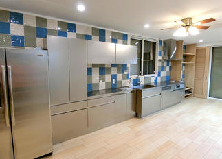 ヘアライン仕上げステンレスキッチン