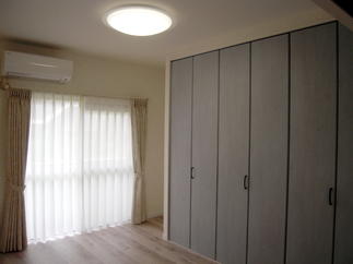 収納と扉の色にこだわり