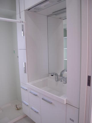 収納たっぷり洗面化粧台