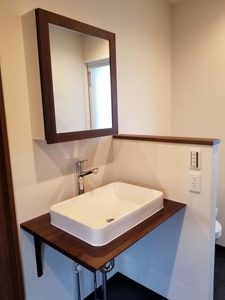 無垢の木の洗面台