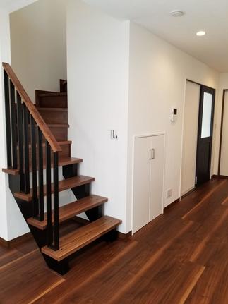 ﾘﾋﾞﾝｸﾞ階段