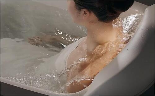 浴槽アクアフィール人.jpg
