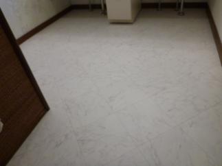 床のクッションフロアも貼り替えより明るくなりました。