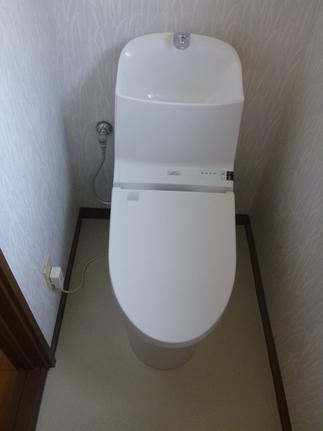 すっきりシャープなデザインのトイレにチェンジ！
