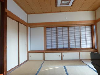 ジュラク壁のカビが気になっていたのですが、見違えるように明るくなりました。