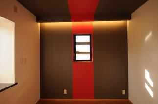 コーニス照明のやさしい光が、クロスを更に引き立てます。