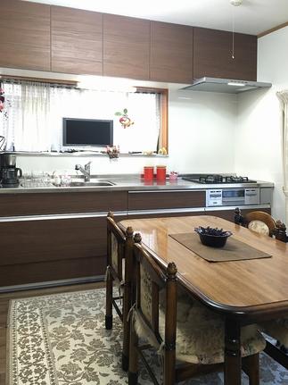 キッチンは最新機器に交換。