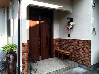 玄関ドアはリシェントで１ｄａｙリフォーム。