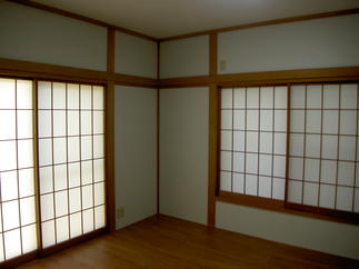 クロスも張替えお部屋全体が明るくなりました。