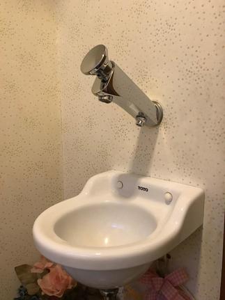 壁付の手洗いもプッシュ式に取替、使いやすくなりました。