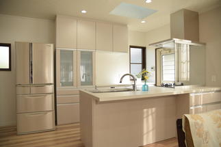 LIXIL『リシェルSI』を採用、壁のないペニンシュラ型キッチンがより部屋を広く感じさせてくれます。