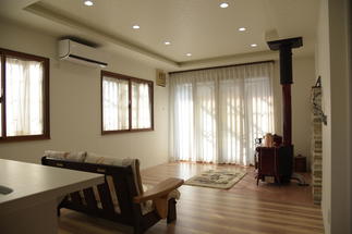 素敵な薪ストーブはリビングに配置しました