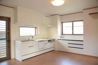 キッチンも明るくリニューアル。