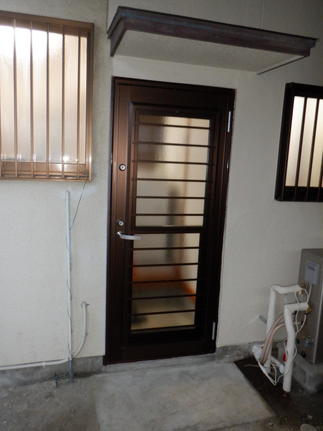 防犯面も通気もできる勝手口ドアに！