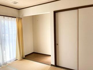 和室も無地でスタイリッシュに！