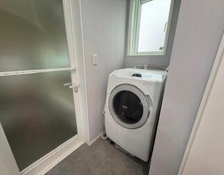 洗面室もホワイトからグレー系のクロスやCFに！