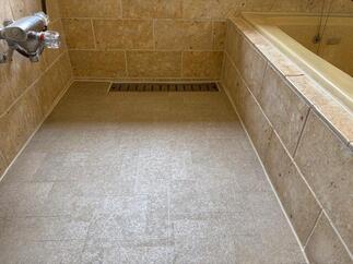 浴室床は東リ『バスナリアルデザイン』