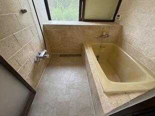 東リの『バスナリアルデザイン』ビニル床シートで安全で高級感のあるバスルームになりました！（IN南アルプス市）