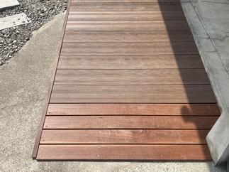 樹脂デッキと天然ハードウッドの組み合わせ