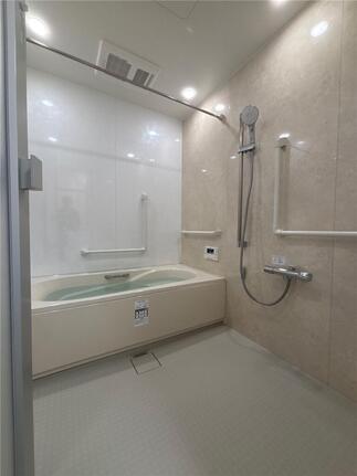 安全に使用できるように手摺をたくさん設置しました。