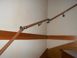 手摺の取り付けで階段の昇り降りがスムーズに