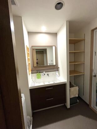 ～収納力抜群の洗面化粧台へ～