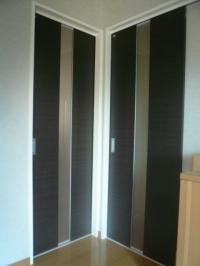 【オリジナルカラーの建具】 