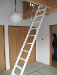 【天井は、天然木】 