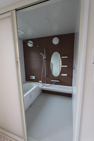 洗い場が広いバスルーム