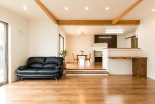 樹齢百年の杉を使った家