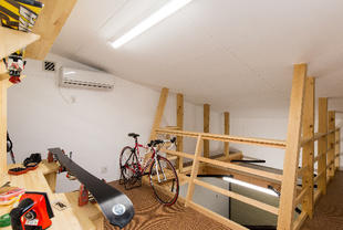 秘密部屋のあるガレージハウス