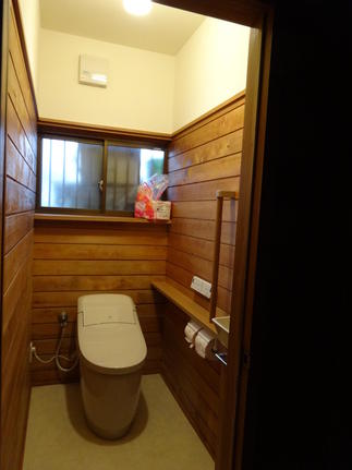 壁の板材はそのままに