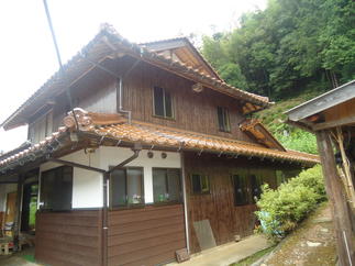 屋根瓦・サッシ等改修