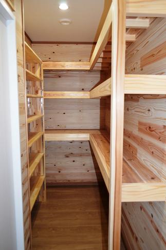 パントリー　（収納庫）