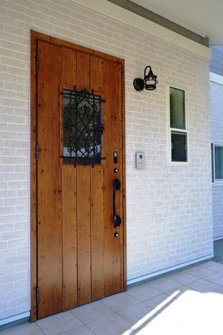 ☆木製風の素敵な玄関扉☆