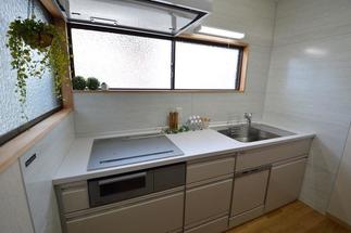 ガスレンジ台からIHクッキングヒーターへ