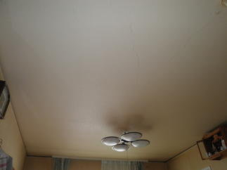 ＢＥＦＯＲＥ：居間の壁紙貼替え