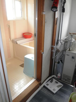 施工後　浴槽の入り口とお風呂の入り口にもつけました！