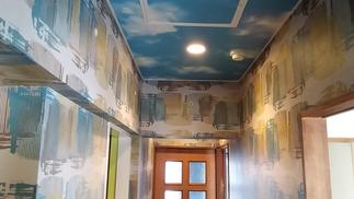 廊下もこだわりのクロスに