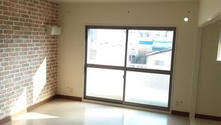 居間と台所の仕切りをとって、ワンフロアにしました。